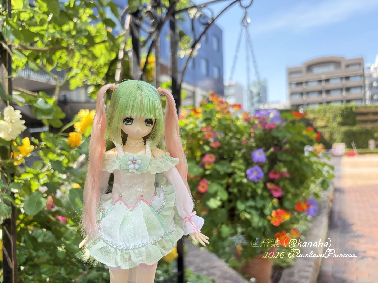 美羽ちゃんの写真_背景は小さな庭園