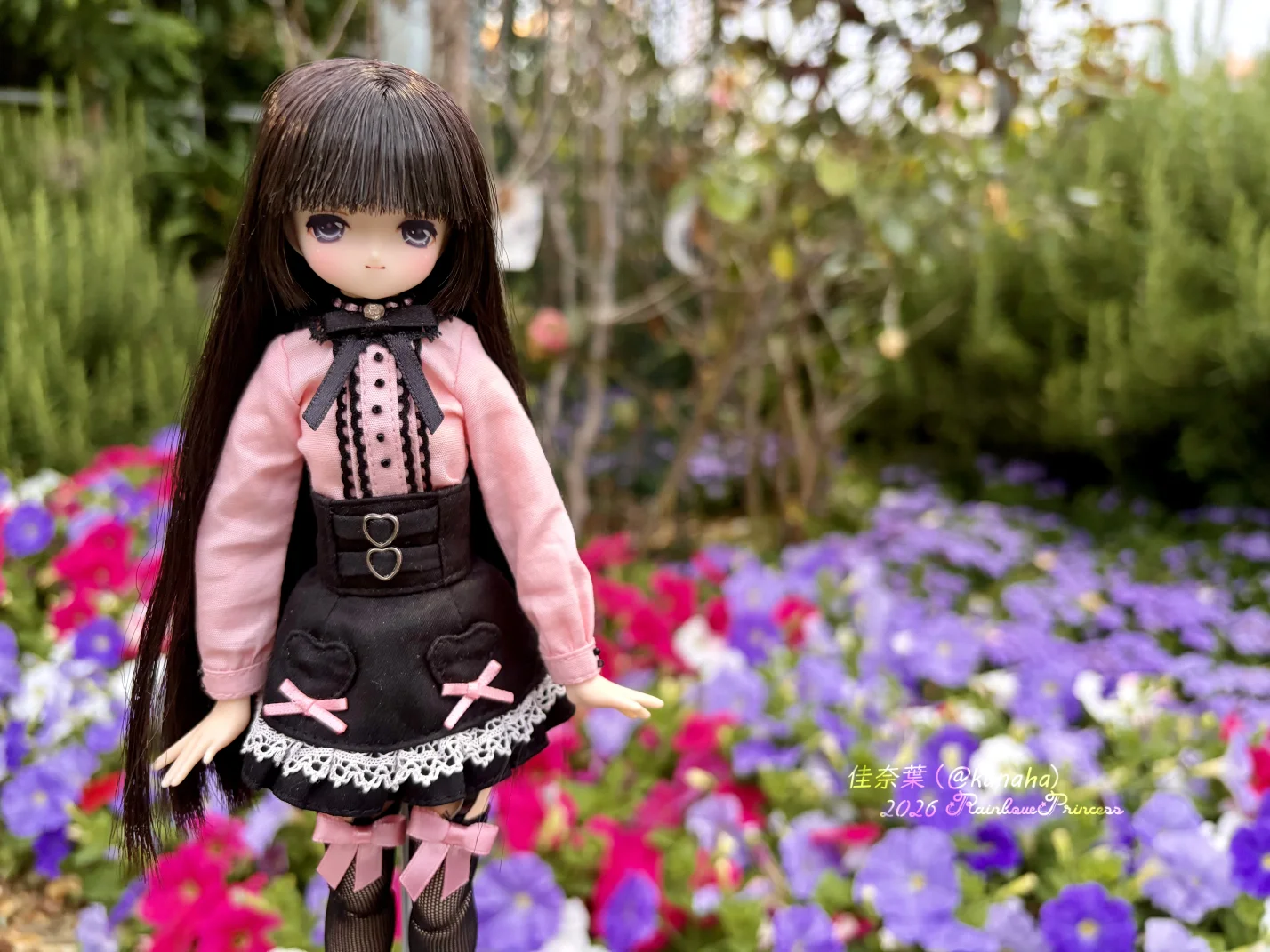 里杏ちゃんの写真_背景はプチ花壇